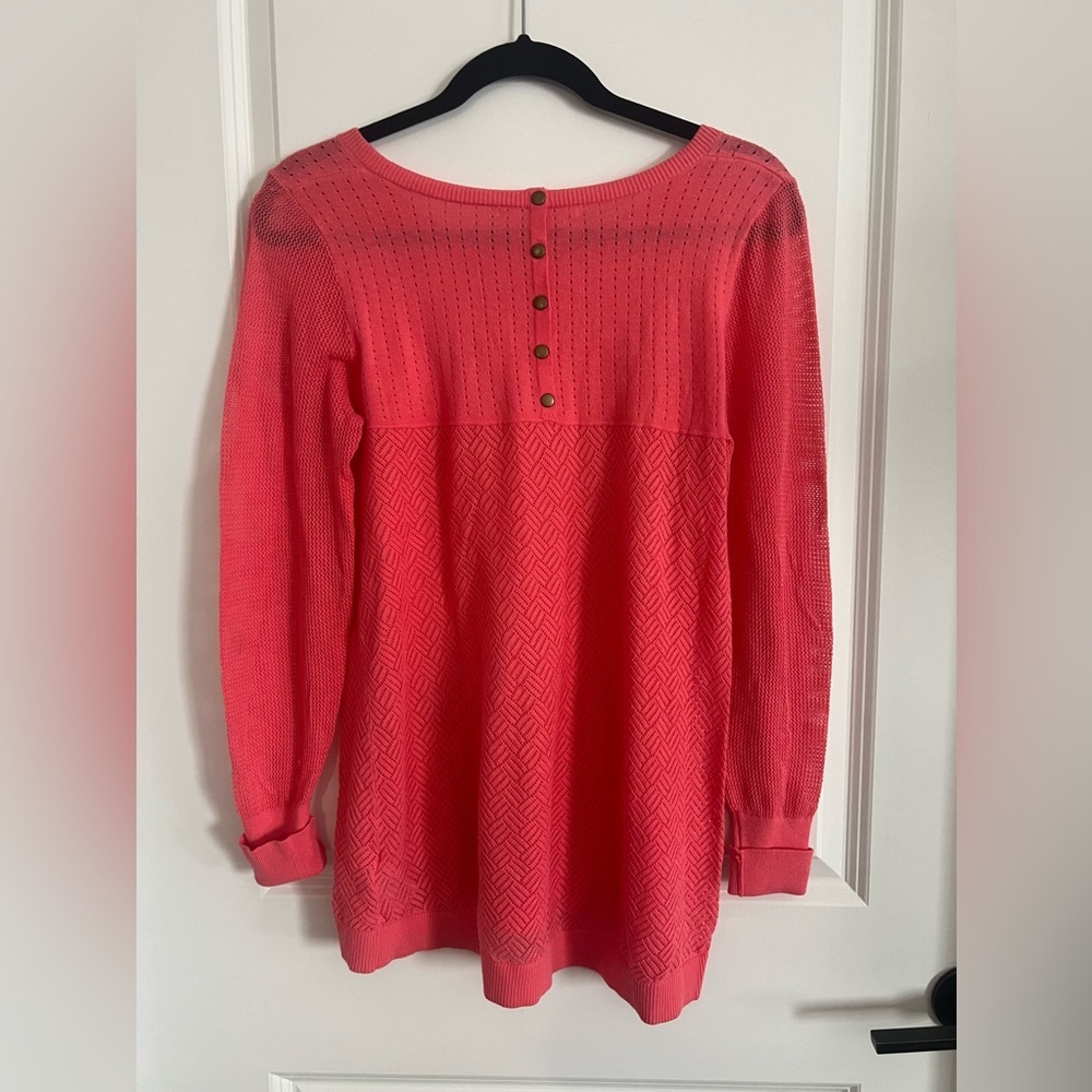 Wearing Your ❤️ On‎ Your Sleeve - Long Sleeve Back Button Mesh Top